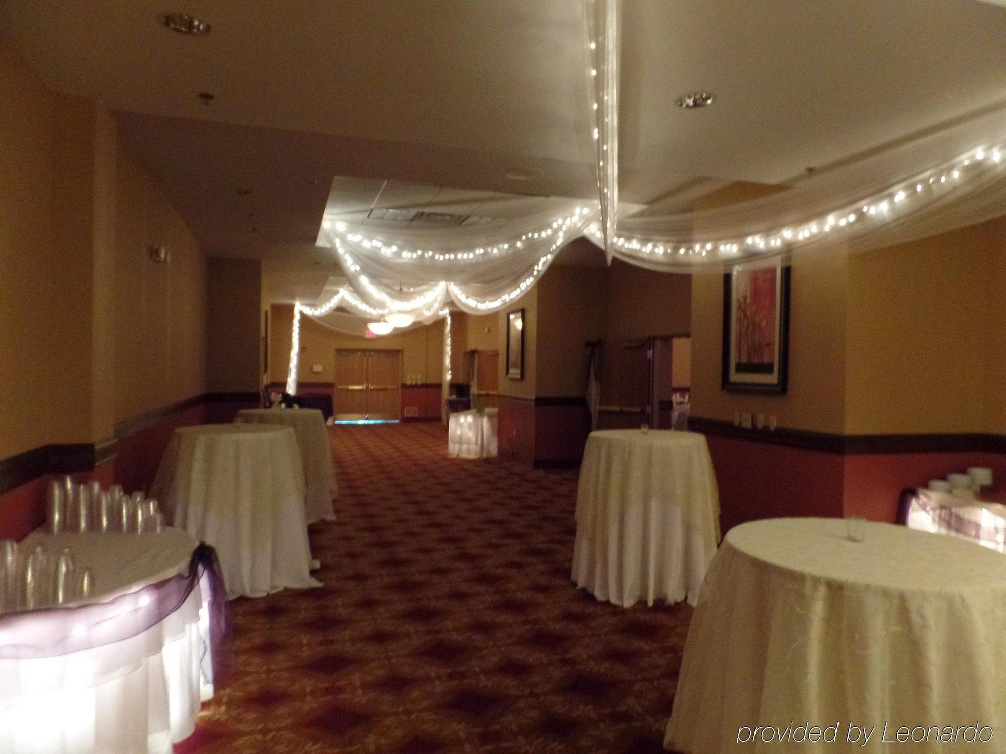 Holiday Inn Hotel & Suites Owatonna Экстерьер фото