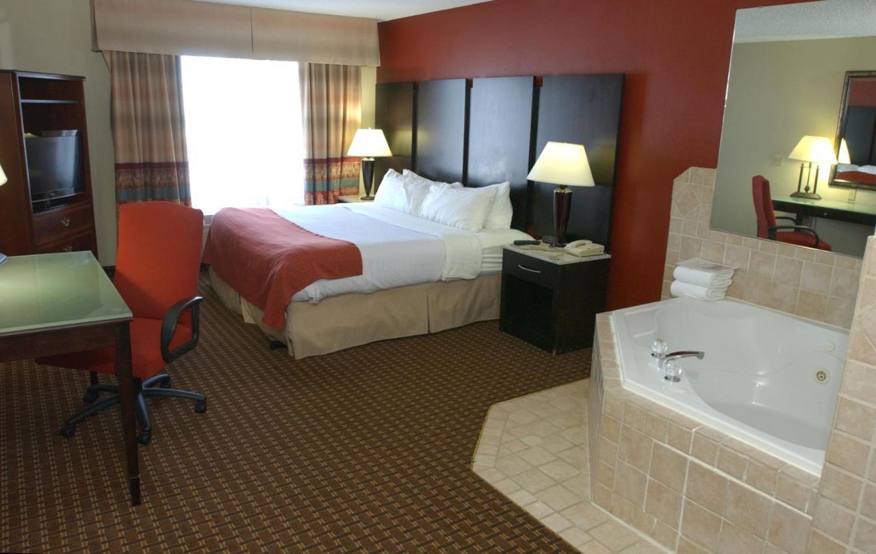 Holiday Inn Hotel & Suites Owatonna Экстерьер фото